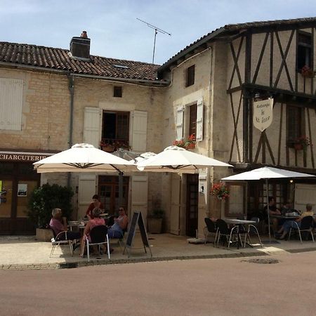 Bed and Breakfast La Vieille Maison Rose Nanteuil-en-Vallée Zewnętrze zdjęcie